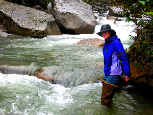 indrahara trek, river crossing Sarah Lexton